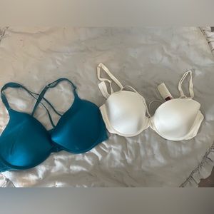 Lot of two la senza bras - 36DD - teal has front closure and push up